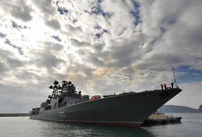 российский корабль вытеснил эсминец сша из территориальных вод россии