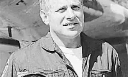 «ЕСТЬ ТОЛЬКО МИГ МЕЖДУ ПРОШЛЫМ И БУДУЩИМ…»