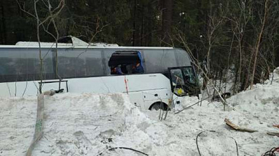 четверо человек погибли: на урале автобус с детской хоккейной командой попал в аварию