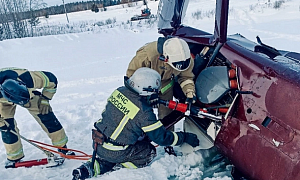 Два человека погибли при падении вертолета на базе отдыха в Пермском крае