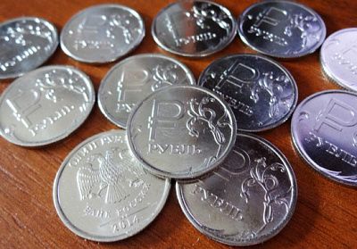 более трети жителей рф ждут от властей мер в связи с уменьшением курса рубля