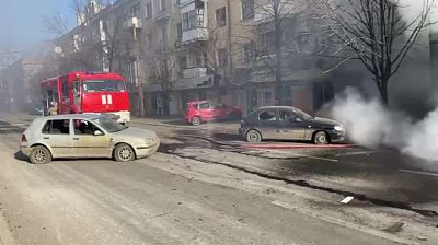 зеленский сделал фото на въезде в славянск во время бомбардировки донецка (видео)