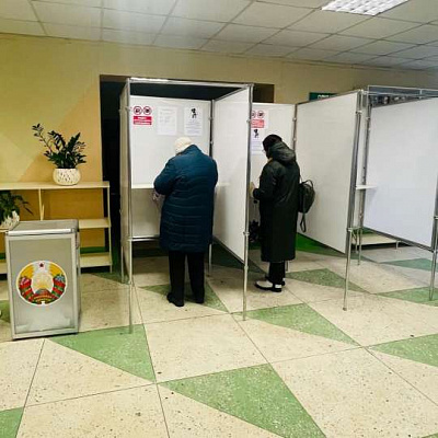 в санкт-петербурге задержали журналиста на входе в избирательный участок