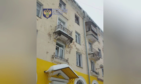 Глыба льда, упавшая с крыши дома, перебила позвоночник 10-летней девочке. Возбуждено уголовное дело