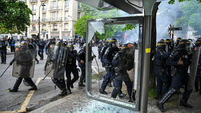 мэр французского города заявил, что протестующие напали на его дом