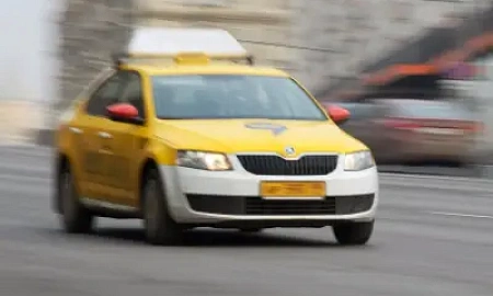 Бастрыкин поручил возбудить дело из-за незаконных действий таксистов-мигрантов в Москве