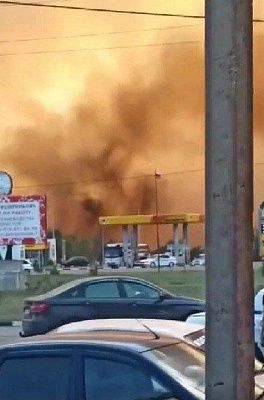 в ростовской области природный пожар окружил азс и может перекинуться на жилые дома (видео)