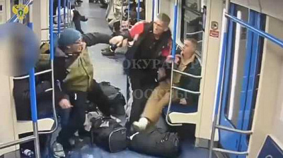 появилось видео поножовщины в московском метро