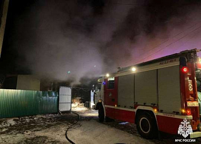 при пожаре в башкирском стерлитамаке погибли двое взрослых и пять детей (видео)