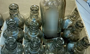 В Крыму ликвидировали цех с 5,5 тыс. бутылок контрафактного элитного алкоголя