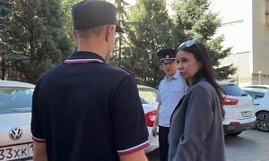 В Волгограде силовики задержали активистку после обращения к Бастрыкину из-за цен на бензин