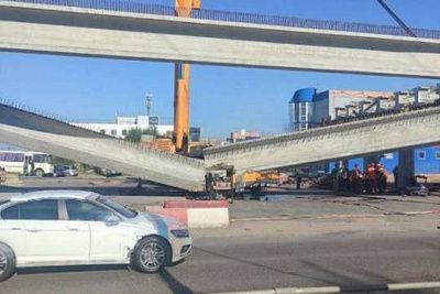 в москве строящийся мост рухнул на дорогу: подробности происшествия на симферопольском шоссе (видео)