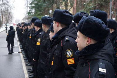 в москве подозреваемый в разбое четыре раза выстрелил в полицейских во время задержания