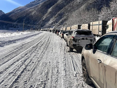 сотни машин застряли на российско-грузинской границе из-за снежного коллапса - Сайт Газеты «Совершенно Секретно»