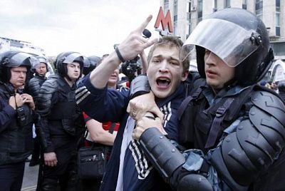 волынец: навальный обманом выводит школьников на незаконные акции ради своей выгоды