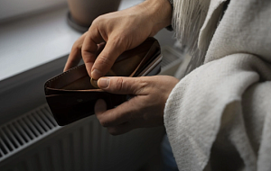 ЕВГЕНИЙ ГОНТМАХЕР: «МЫ ПО-ПРЕЖНЕМУ СТРАНА БЕДНЫХ ЛЮДЕЙ И НИЗКИХ ЗАРПЛАТ»