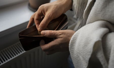 ЕВГЕНИЙ ГОНТМАХЕР: «МЫ ПО-ПРЕЖНЕМУ СТРАНА БЕДНЫХ ЛЮДЕЙ И НИЗКИХ ЗАРПЛАТ»