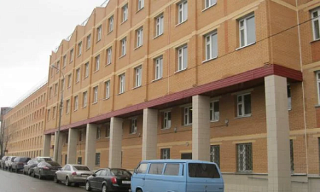 В московском СИЗО №4 адвокатов заставляют снимать бюстгальтеры и расстёгивать ширинки под камеру, чтобы попасть к подзащитным