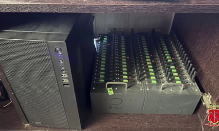 В квартире жителя Ленобласти нашли узел связи украинских мошенников