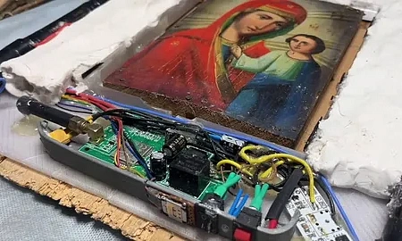 ФСБ: задержана женщина, доставившая в УФСБ по Крыму бомбу внутри иконы