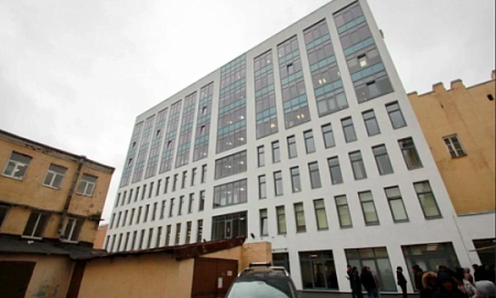 Силовики пришли в крупнейшее кадровое агентство по делу о нелегальной миграции