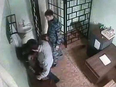 в карелии экс-начальнику ик-9 и его заму дали по 7 лет колонии за пытки заключенного (видео)
