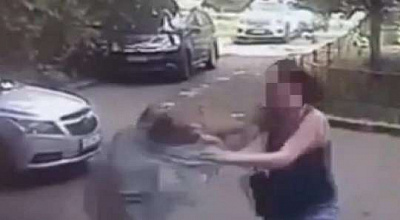 москвичка догнала и избила грабителя с ножом, который отнял её телефон (видео)